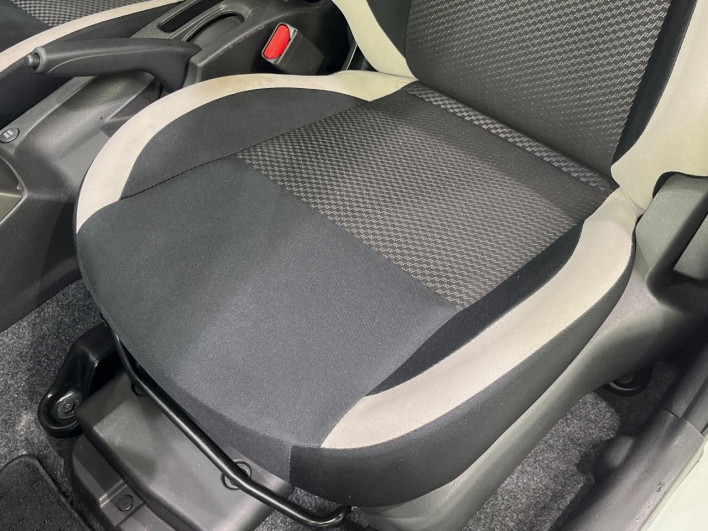 2017 Nissan Note DAA-HE12 (UW-6a111a309ee74)[13]