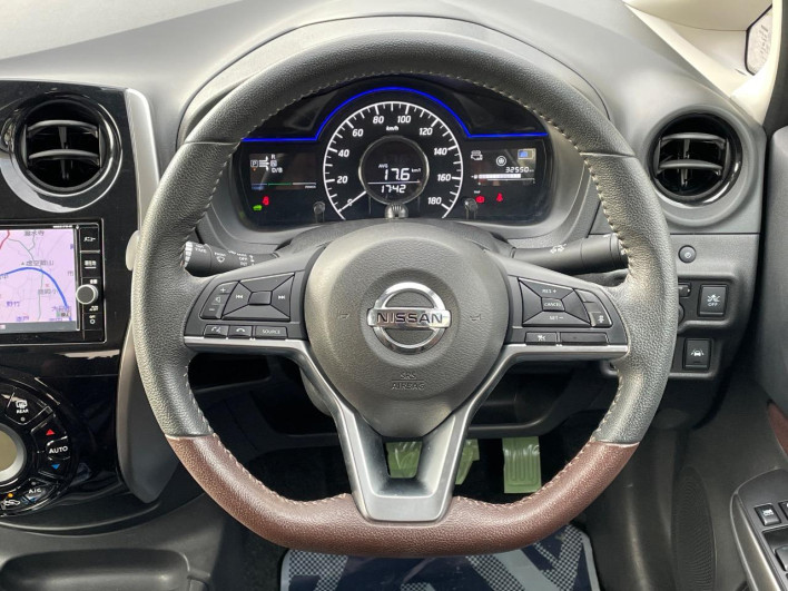2018 Nissan Note DAA-HE12 (UW-6a111a318c942)[27]