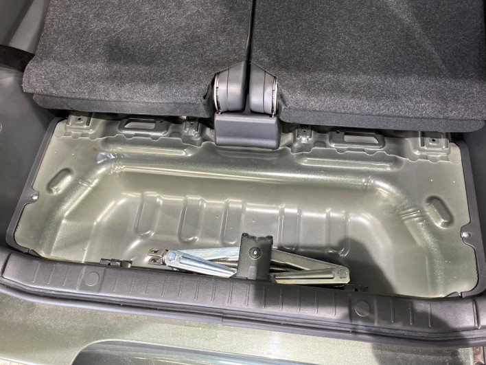 2017 Suzuki Jimny ABA-JB23W (UW-6a111a46b3245)[18]