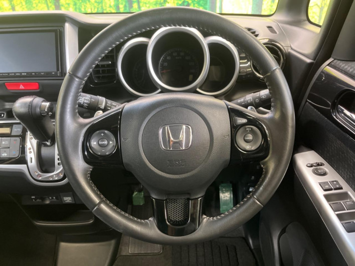 2016 Honda N-BOX CUSTOM DBA-JF1 (UW-6a111a552a220)[24]