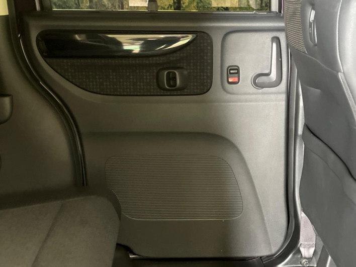 2016 Honda N-BOX CUSTOM DBA-JF1 (UW-6a111a552a220)[25]