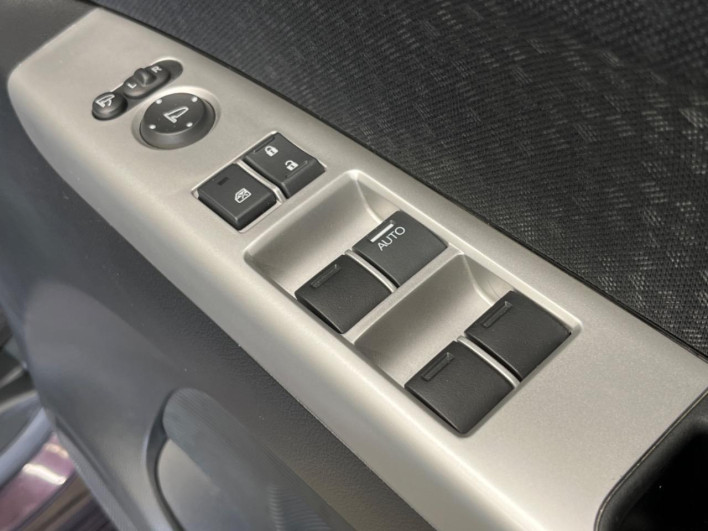 2016 Honda N-BOX CUSTOM DBA-JF1 (UW-6a111a552a220)[27]