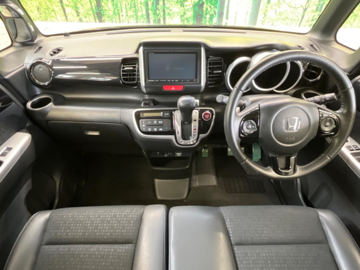 2016 Honda N-BOX CUSTOM DBA-JF1 (UW-6a111a552a220)[23]