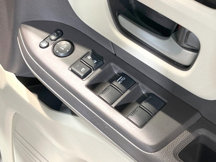 2018 Honda N-BOX DBA-JF3 (UW-6a111a58b382e)[16]