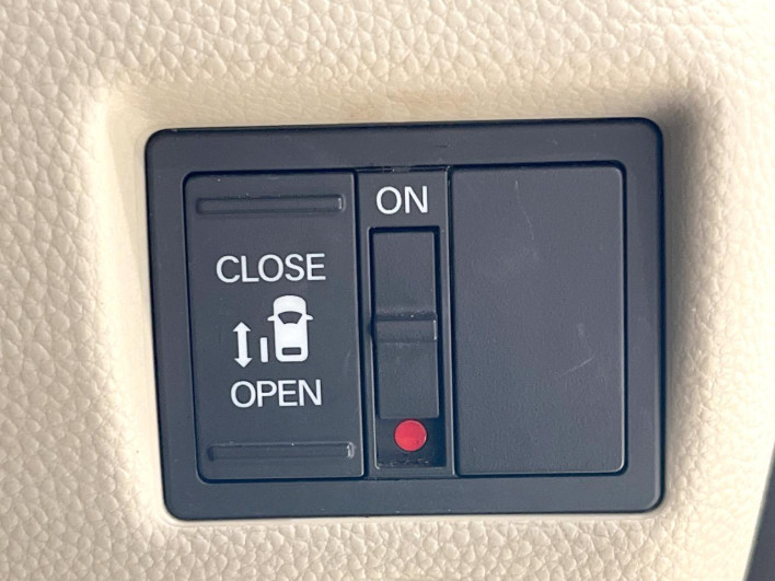 2018 Honda N-BOX DBA-JF3 (UW-6a111a58b382e)[19]