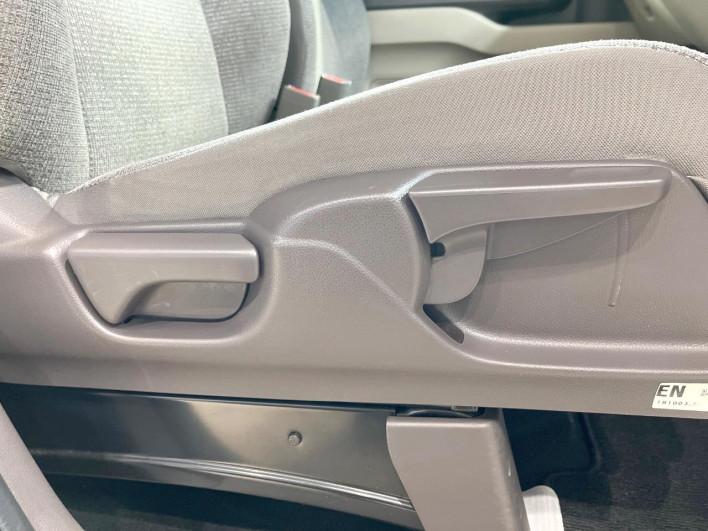 2018 Honda N-BOX DBA-JF3 (UW-6a111a58b382e)[17]