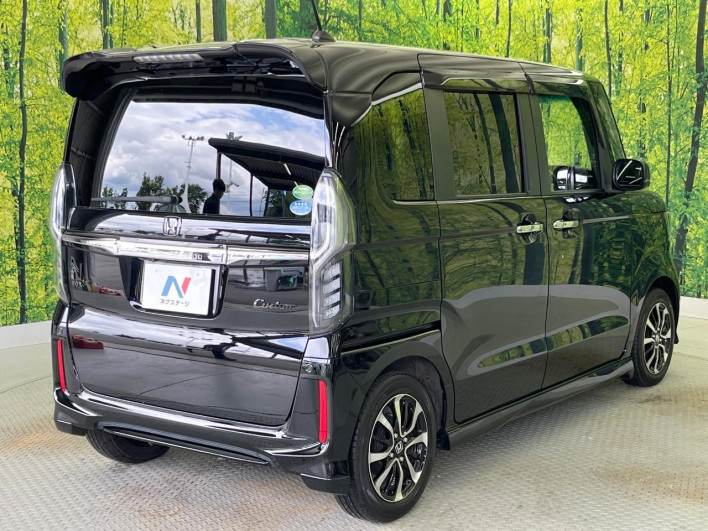 2018 Honda N-BOX CUSTOM DBA-JF3 (UW-6a111a5a02f9f)[8]
