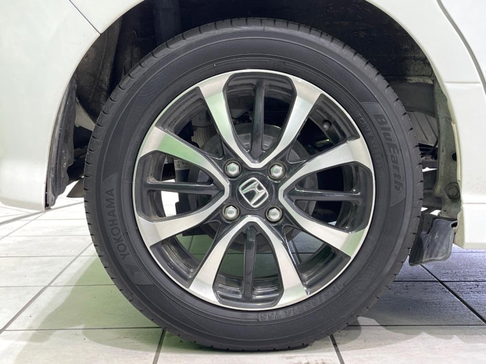 2019 Honda N-BOX CUSTOM DBA-JF3 (UW-6a111a5a9f8e1)[28]
