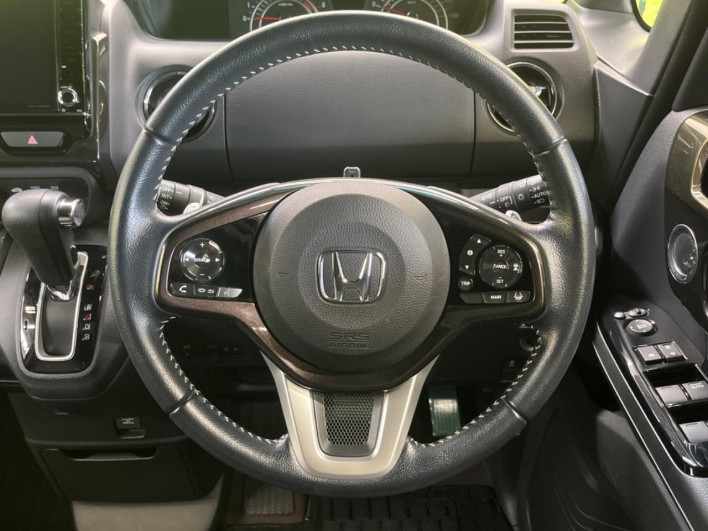 2018 Honda N-BOX CUSTOM DBA-JF3 (UW-6a111a5d3d863)[29]