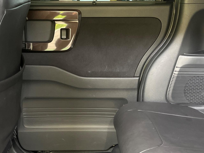 2018 Honda N-BOX CUSTOM DBA-JF3 (UW-6a111a5d3d863)[22]