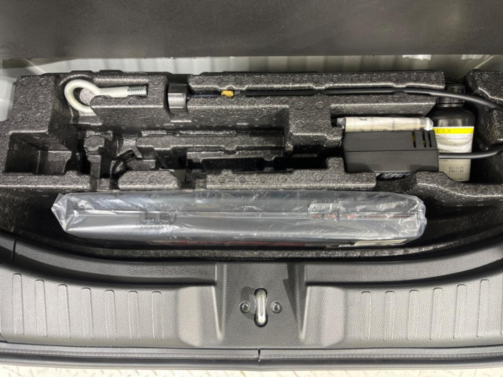 2019 Honda N-BOX CUSTOM DBA-JF3 (UW-6a111a5ee2740)[26]