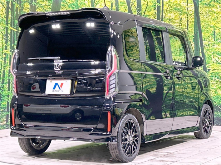 2022 Honda N-BOX CUSTOM 6BA-JF3 (UW-6a111a6072e33)[17]