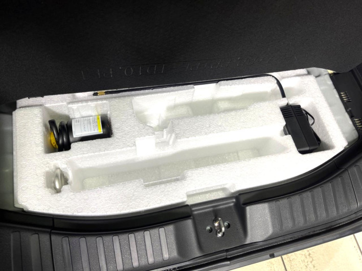 2024 Honda N-BOX CUSTOM 6BA-JF5 (UW-6a111a67e1592)[24]