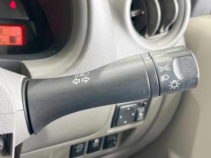 2016 Nissan March DBA-K13 (UW-6a111a7c9dcb6)[26]
