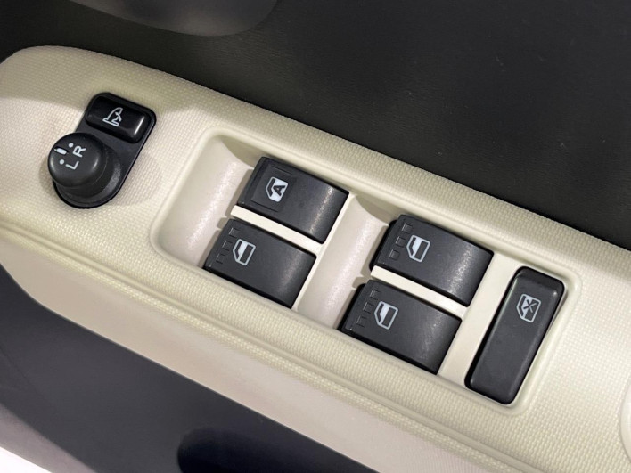 2013 Daihatsu Mira Cocoa DBA-L685S (UW-6a111a8ebefee)[4]
