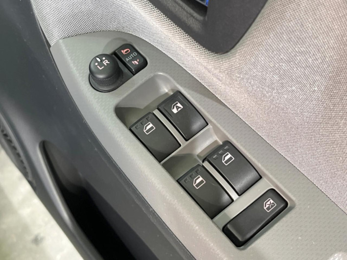 2015 Daihatsu Cast DBA-LA250S (UW-6a111a936110c)[18]