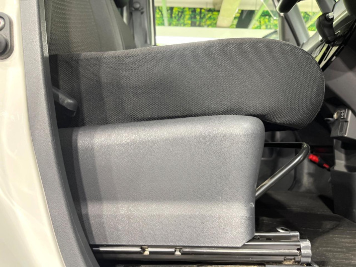 2018 Daihatsu Wake DBA-LA700S (UW-6a111aa781a32)[23]