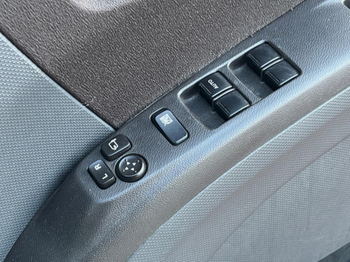 2013 Mitsubishi Delica D:2 DBA-MB15S (UW-6a111ac9a6879)[27]