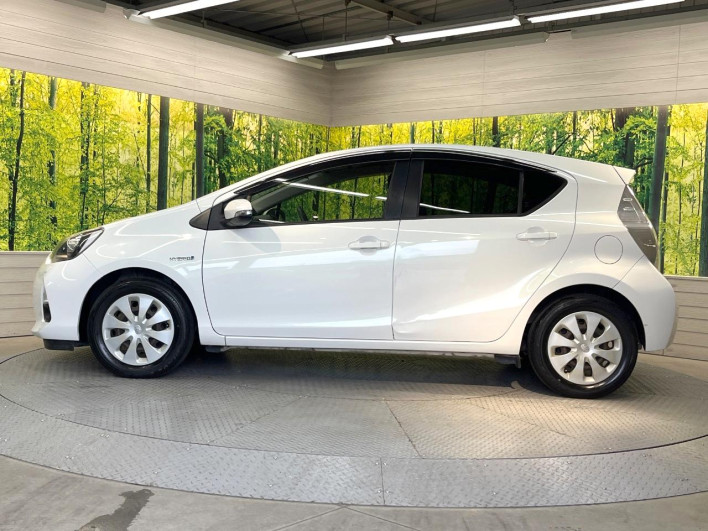 2012 Toyota Aqua DAA-NHP10 (UW-6a111b24d4566)[13]