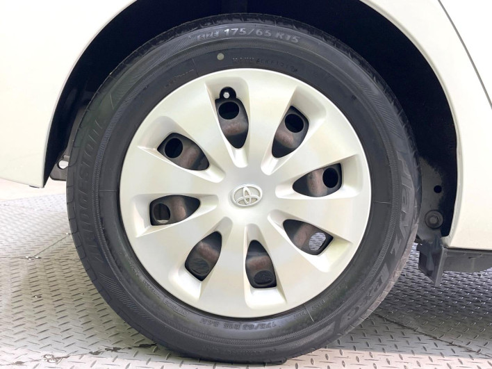 2012 Toyota Aqua DAA-NHP10 (UW-6a111b24d4566)[19]