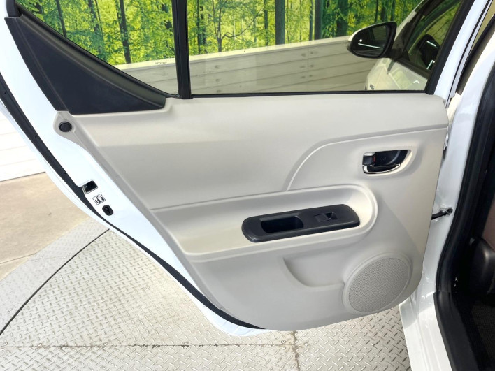 2012 Toyota Aqua DAA-NHP10 (UW-6a111b24d4566)[29]