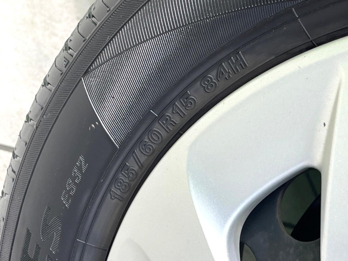 2017 Toyota Aqua DAA-NHP10 (UW-6a111b27d5469)[16]