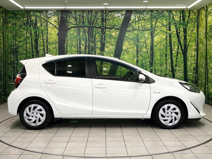 2017 Toyota Aqua DAA-NHP10 (UW-6a111b27d5469)[6]