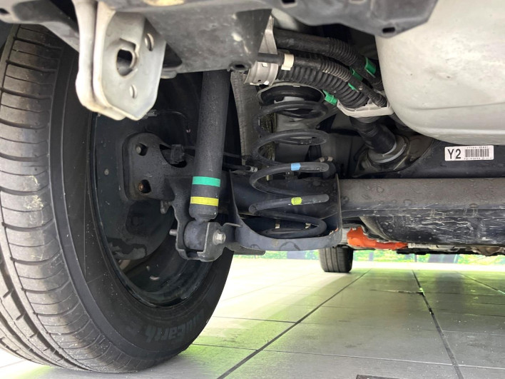 2017 Toyota Aqua DAA-NHP10 (UW-6a111b27d5469)[29]