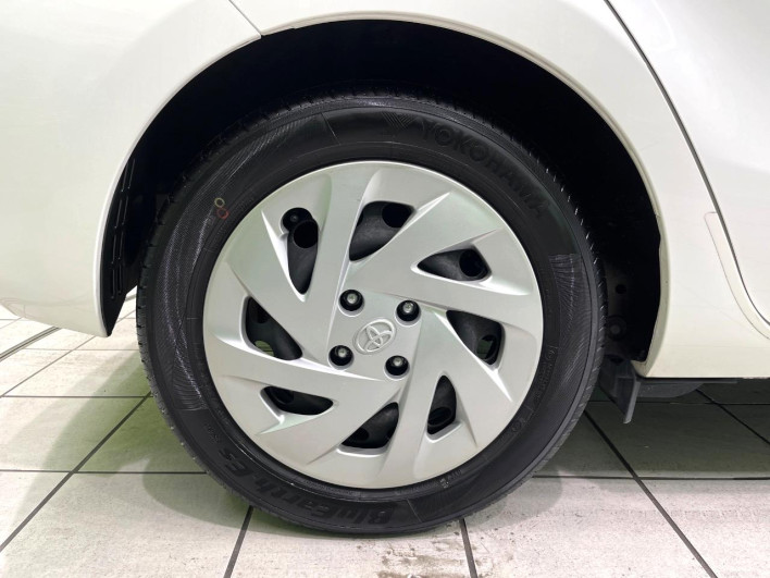 2017 Toyota Aqua DAA-NHP10 (UW-6a111b27d5469)[19]