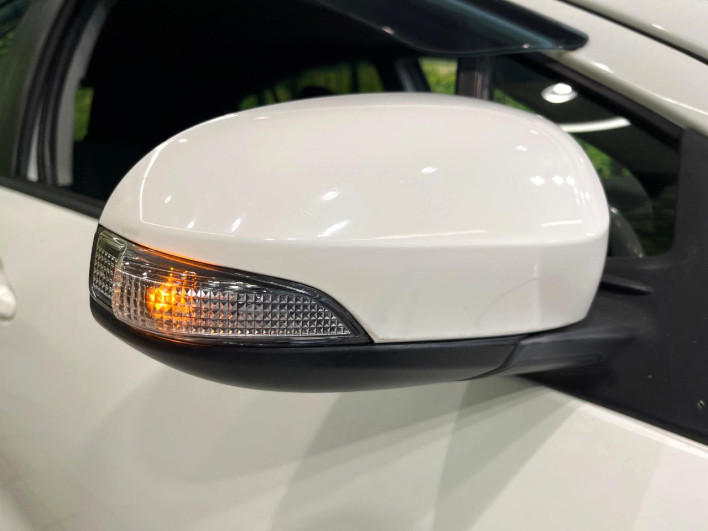 2017 Toyota Aqua DAA-NHP10 (UW-6a111b27d5469)[20]