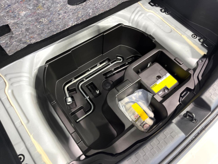 2017 Toyota Aqua DAA-NHP10 (UW-6a111b27d5469)[24]
