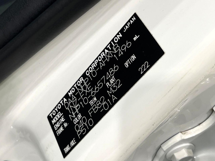 2017 Toyota Aqua DAA-NHP10 (UW-6a111b27d5469)[1]
