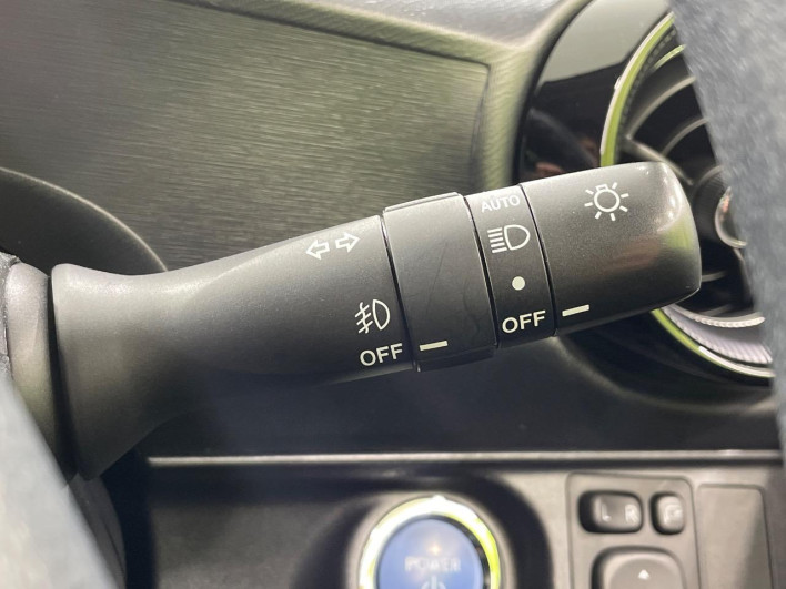 2018 Toyota Aqua DAA-NHP10 (UW-6a111b28636d4)[25]