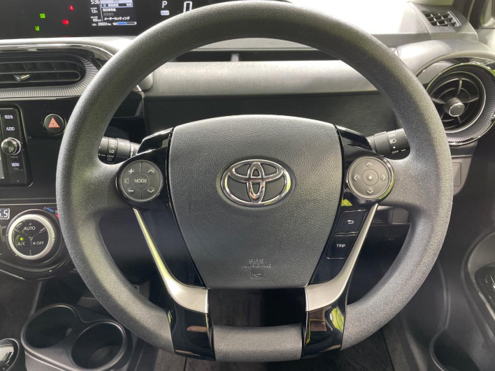2018 Toyota Aqua DAA-NHP10 (UW-6a111b28636d4)[21]