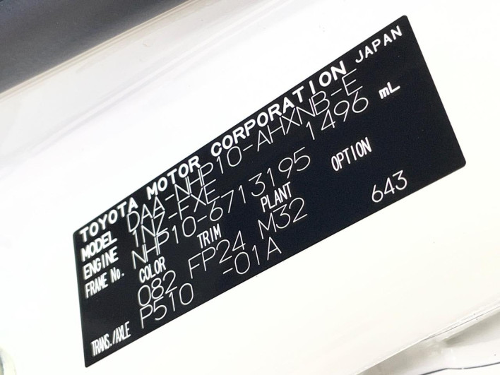 2018 Toyota Aqua DAA-NHP10 (UW-6a111b28636d4)[1]