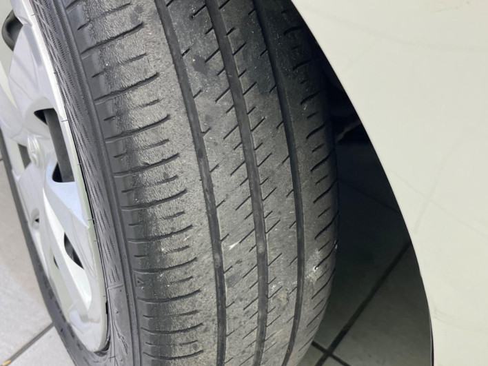 2017 Toyota Sienta DAA-NHP170G (UW-6a111b2b28a29)[24]