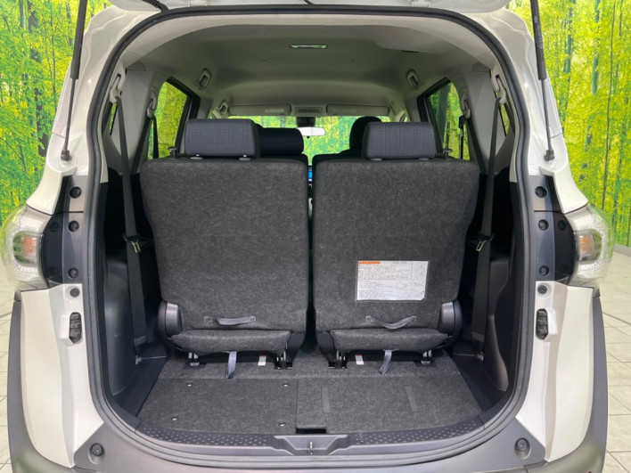 2017 Toyota Sienta DAA-NHP170G (UW-6a111b2b28a29)[18]