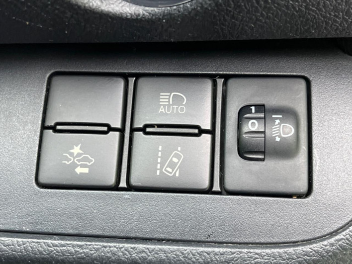 2017 Toyota Sienta DAA-NHP170G (UW-6a111b2b28a29)[8]