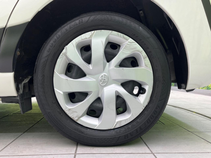 2017 Toyota Sienta DAA-NHP170G (UW-6a111b2b28a29)[25]