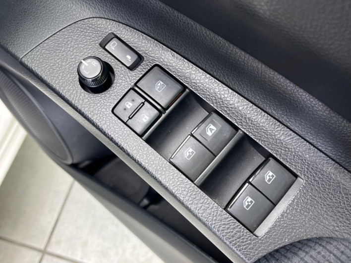 2017 Toyota Sienta DAA-NHP170G (UW-6a111b2b28a29)[7]
