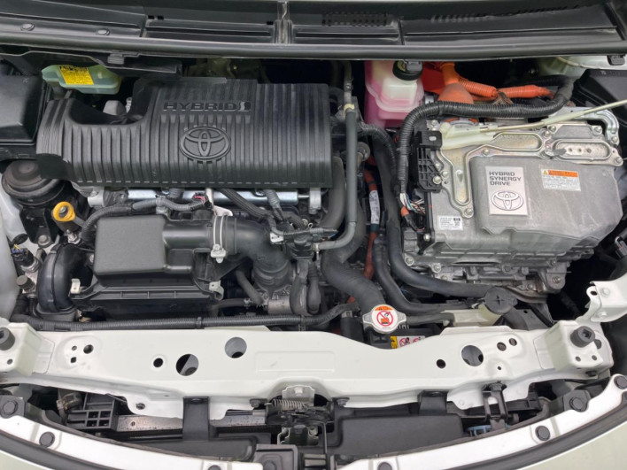 2017 Toyota Sienta DAA-NHP170G (UW-6a111b2b28a29)[13]