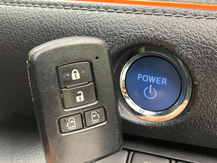 2017 Toyota Sienta DAA-NHP170G (UW-6a111b2b28a29)[11]