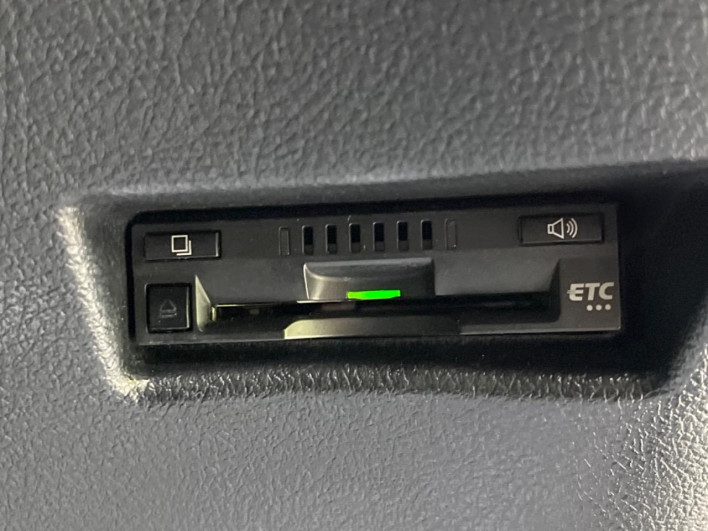 2017 Toyota Sienta DAA-NHP170G (UW-6a111b2b28a29)[10]