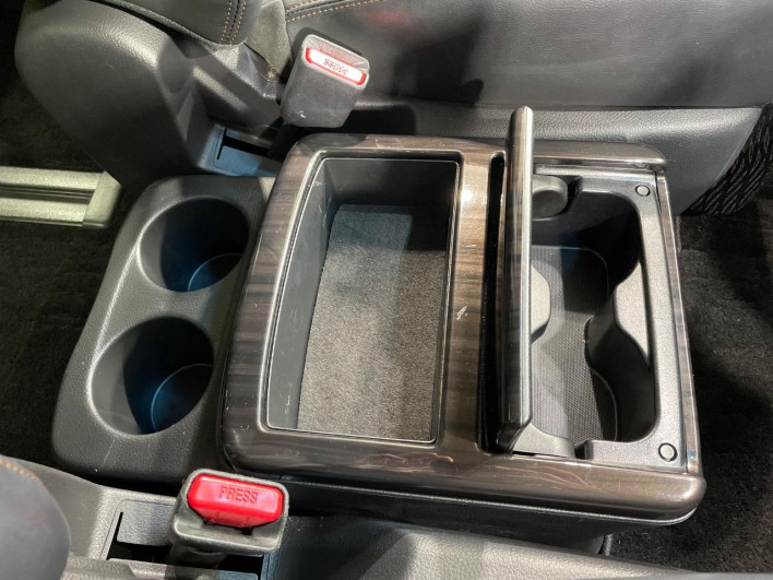 2019 Nissan Elgrand DBA-TE52 (UW-6a111b5e81eef)[25]