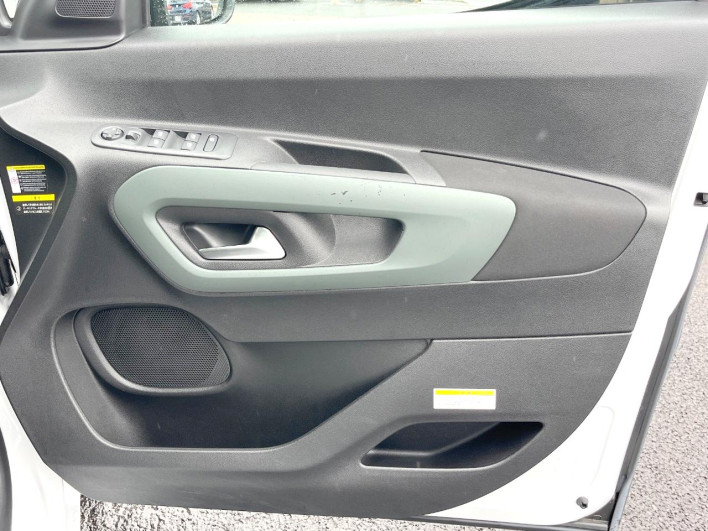 2023 Citroen Berlingo 3DA-K9CYH01 (UW-6a111b747d687)[22]
