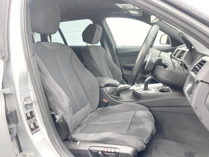 2015 BMW 3 Series LDA-3D20 (UW-6a111b789fe3c)[27]