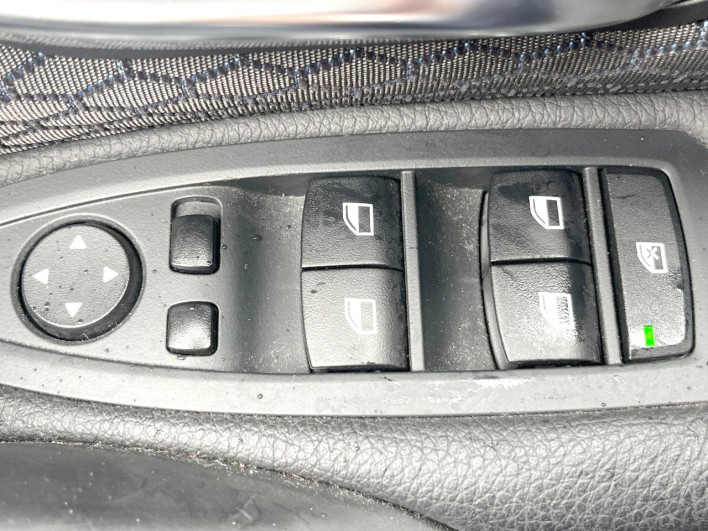 2015 BMW 3 Series LDA-3D20 (UW-6a111b789fe3c)[28]