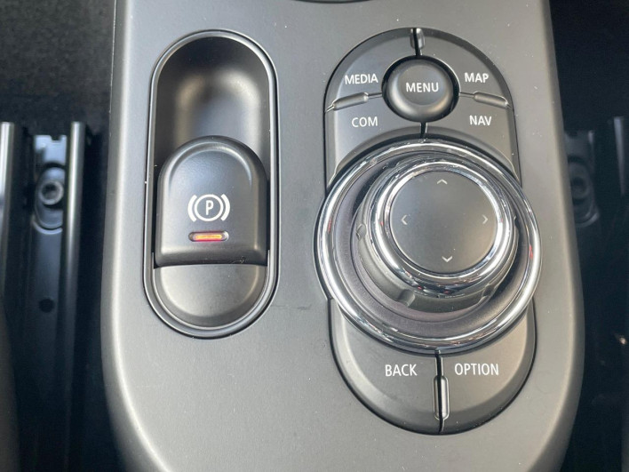 2022 Rover Mini 3BA-XRJCWMW (UW-6a111b8110a50)[10]