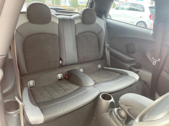 2022 Rover Mini 3BA-XRJCWMW (UW-6a111b8110a50)[13]