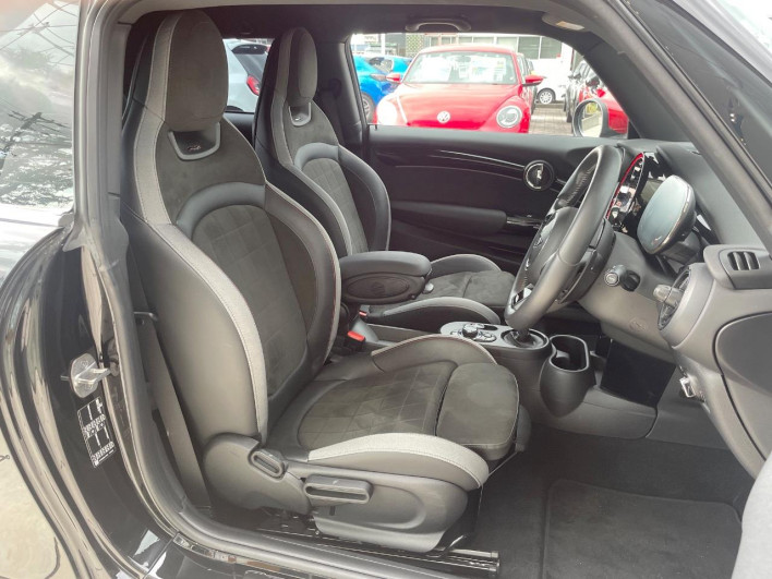 2022 Rover Mini 3BA-XRJCWMW (UW-6a111b8110a50)[12]